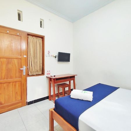 Happy Syariah Hotel Near Jombor Mitra Reddoorz Sleman  Exterior foto