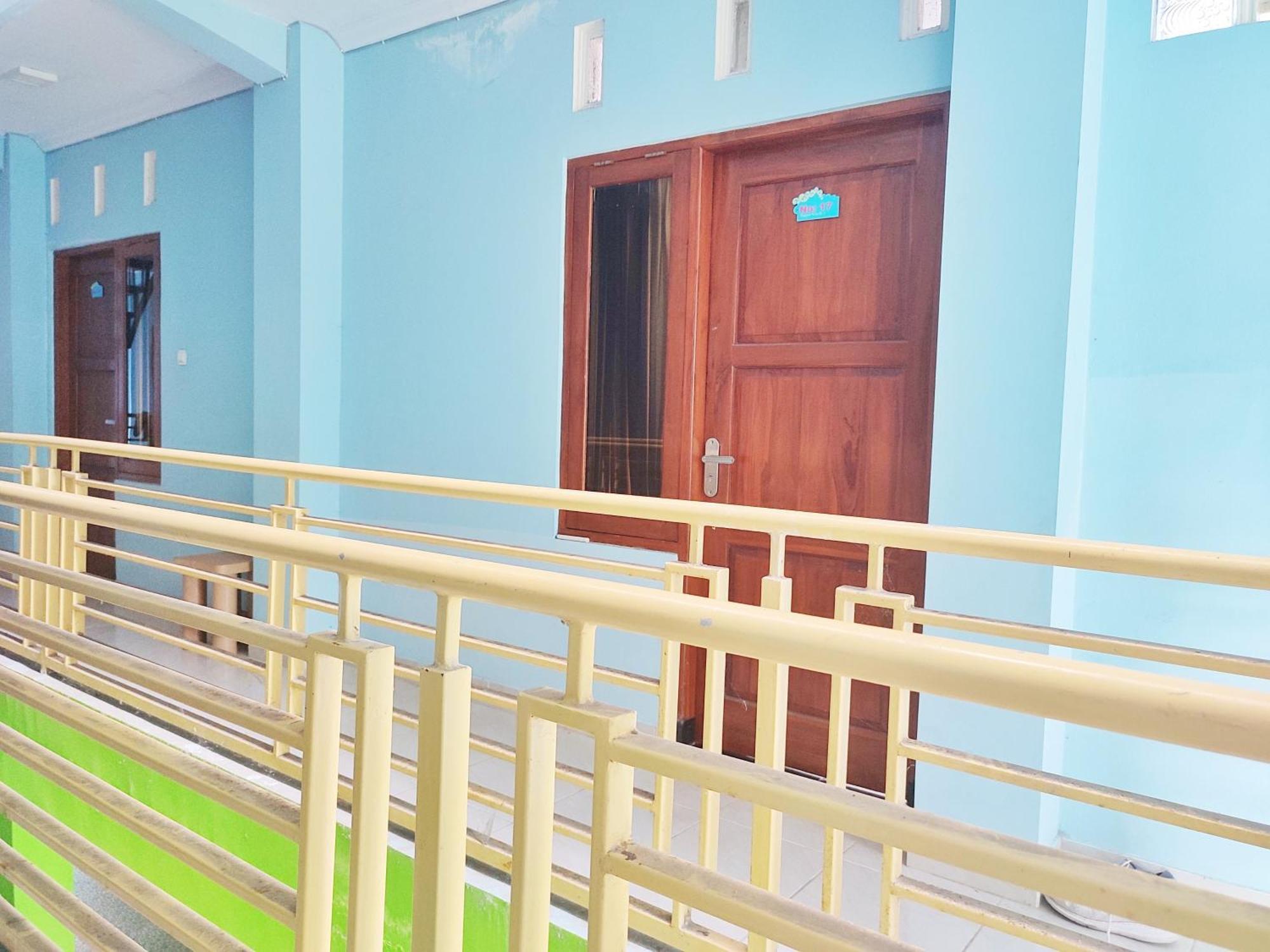 Happy Syariah Hotel Near Jombor Mitra Reddoorz Sleman  Exterior foto